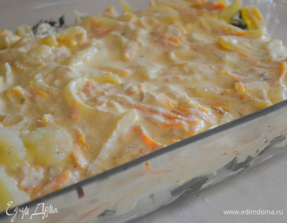 Заливаем все сливочно-сырным соусом...