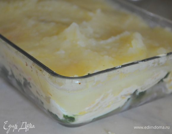 ... а сверху распределяем пюре...