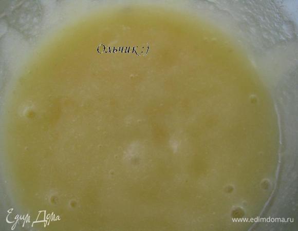 Пюрируем при помощи погружного блендера.