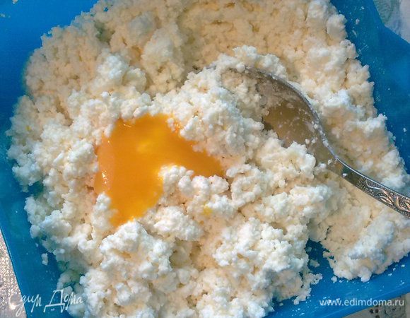 в конце половину желтка