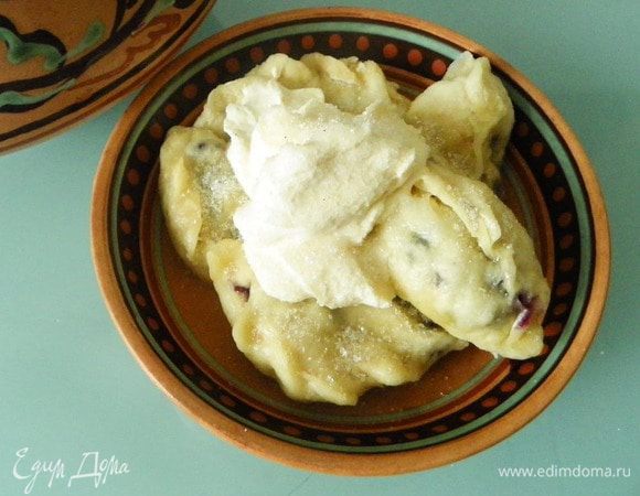 Подавать с домашней сметаной, сахарком и хорошим настроением :)