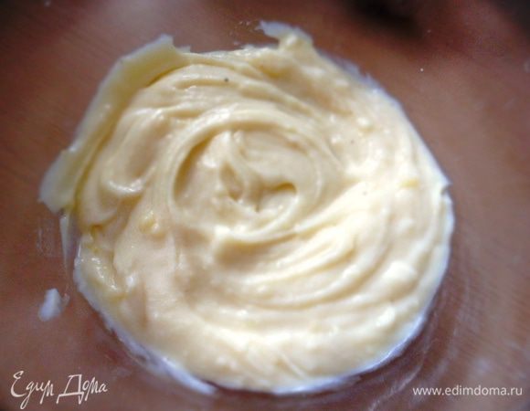 Крем делала, как в этом рецептн: http://www.edimdoma.ru/retsepty/44592-krostata-s-limonnym-kremom. Только с добавлением рикотты, вместо маскарпоне. Очень интересное сочетание получается.