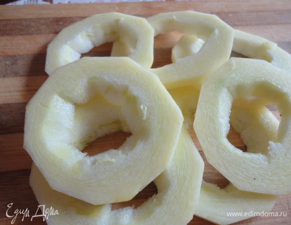 В кольцах сделать дырочки.