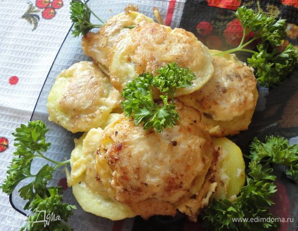 При подаче украсить зеленью.