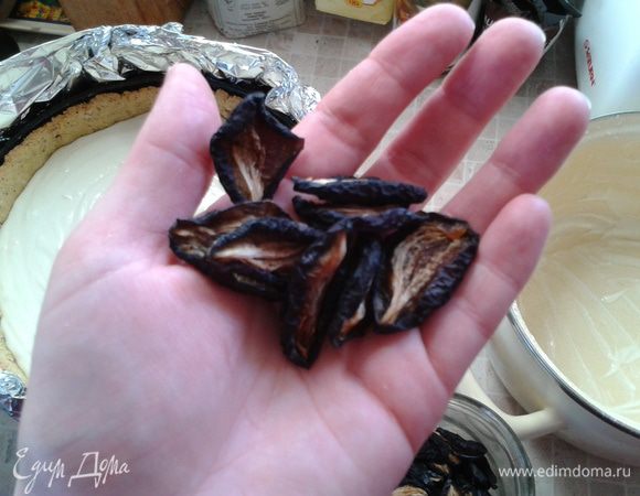 Уложить красиво сухофрукты. 