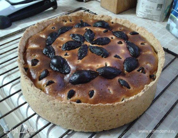  Отправить в духовку запекаться. Запекать при 160 около 1 часа а то и дольше. Духовку в это время не открывать. И когда испечется тоже не открывать и не трогать. Достать с духовки, когда остынет. 