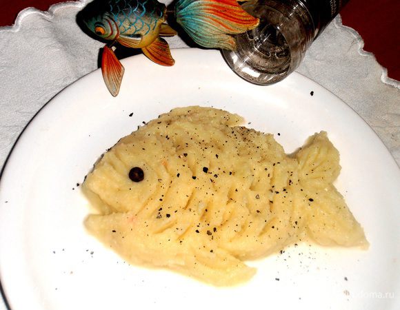 Перчим свежемолотым перцем.