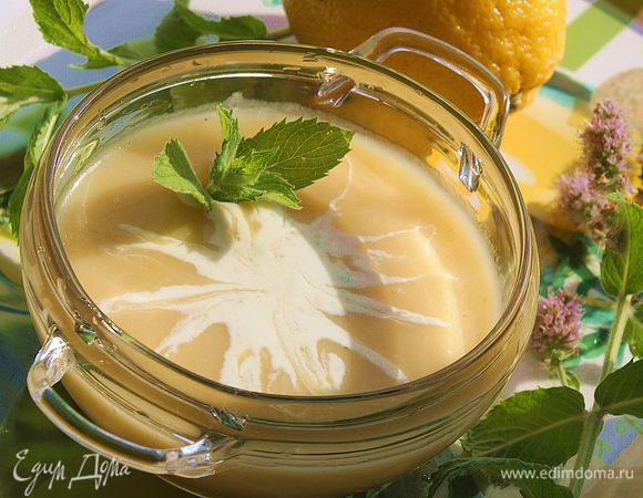 Подавать суп в тарелках с ложкой мыятно-лимонного йогурта. Приятного аппетита!