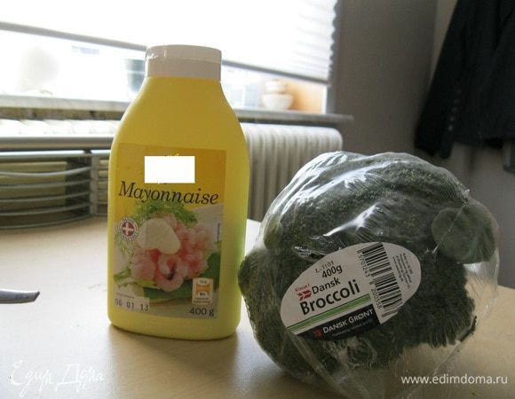 из майонеза и сметаны делаем соус.