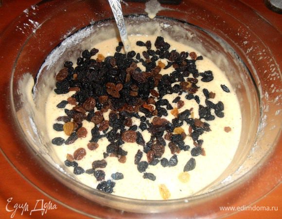 Промытый и просушенный мелкий изюм...