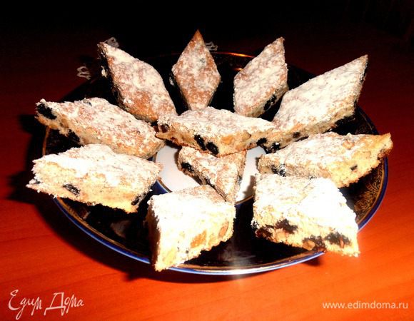 Посыпаем сах.пудрой и подаём первую партию на стол!