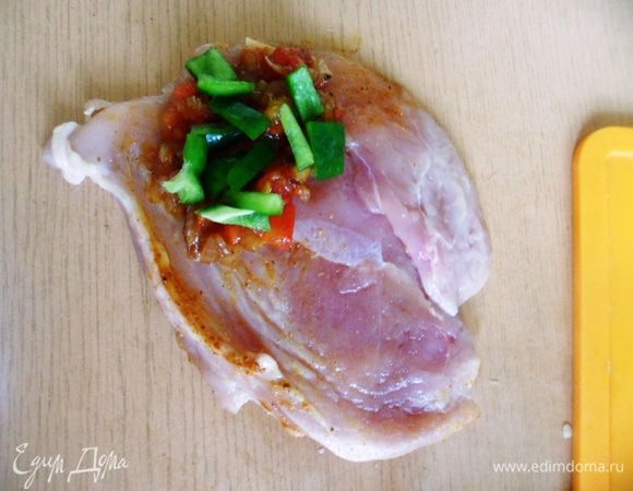 Затем болгарский перец, чуть присолить