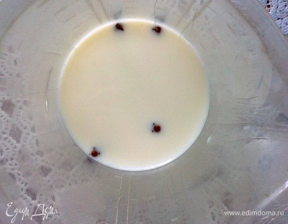 В молоко выложить гвоздику и оставить на 1 час!