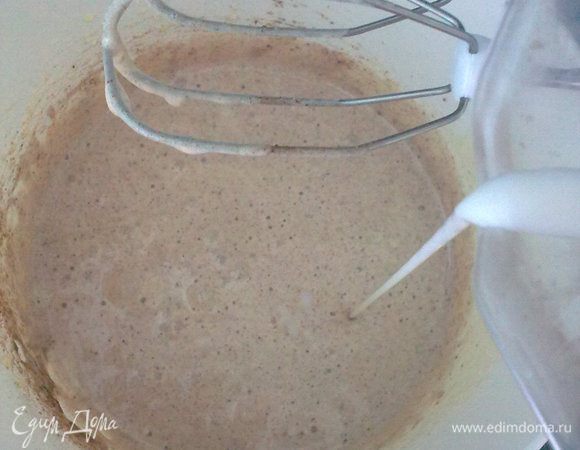 добавляем молоко, с предварительно вынутой гвоздикой