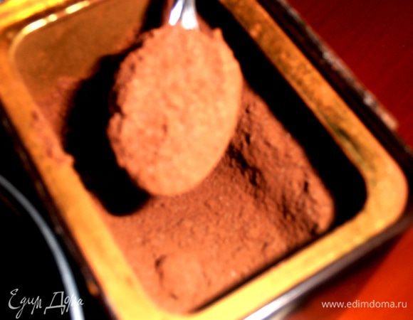 Берём пару ложечек шоколадного порошка(или какао)...