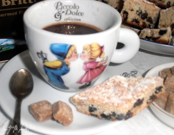 И подаём к ароматному напитку свежеиспечённые бисквитные ромбики!(http://www.edimdoma.ru/retsepty/44783-biskvitiki-yadviga)