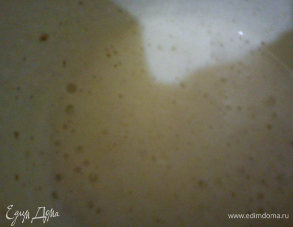 отделить желтки от белков, взбить белки в пену