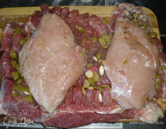 Добавила кусочки оливок и чеснок.