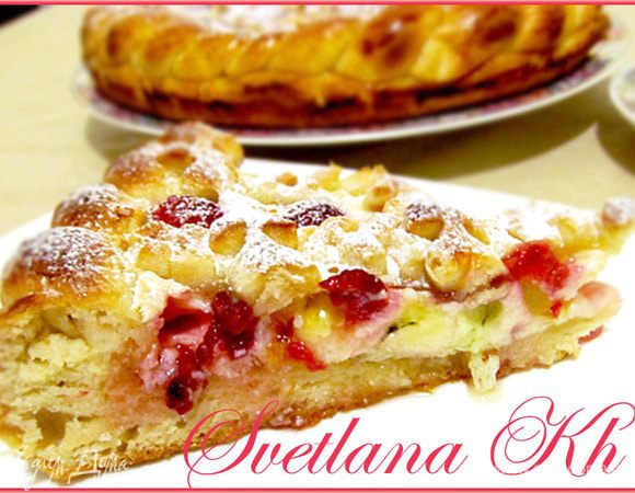 Нарезать на порции, подать к чаю. Приятного аппетита.... Мармелад красиво тает, а потом застывает блестящими бусинками.