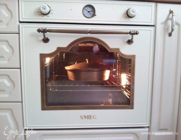 2 кг.мяса(свинины)                                                                                                                                    600гр. сала                                                                                                                                                почищенные и вымытые  тонкие свиные кишки 1,5- 2 метра                                                               специи-чеснок,соль,перец,кардамон,или любые по вкусу.                                                                  Помыла мясо,порезала на небольшие кусочки мясо и сало,на сутки замариновала со специями и отправила в холодильник.                                                                                           Предварительно подготовленные кишки(хорошо почищенные и вымытые) одеваю на специальную насадку в мясорубке.Край кишки перевязываю ниткой,и осторожно заполняю  замаринованным мясом и салом.Укладываю на противень,снятый конец кишки тоже завязываю ниткой.И всю приготовленную кишку проколоть булавкой.Отправляю в разогретую духовку до 180 градусов на 1 час.                                                                                                      