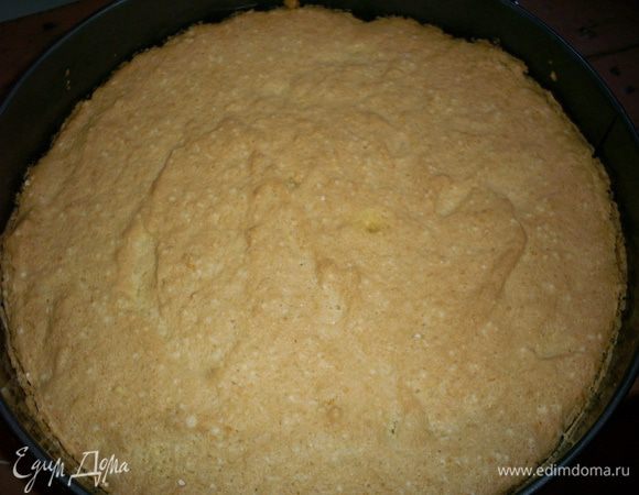 Ставим форму в предварительно разогретую до 170-180градусов духовку. Выпекаем 25-30минут Однако время может быть иным, все зависит от вашей духовки. Не вынимать бисквит из формы, пока он полностью не остынет!!!