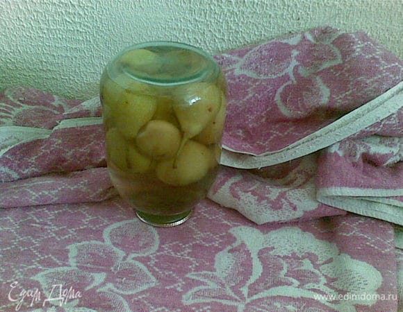 Переворачиваем банку на крышку и укутываем минимум на 12 часов