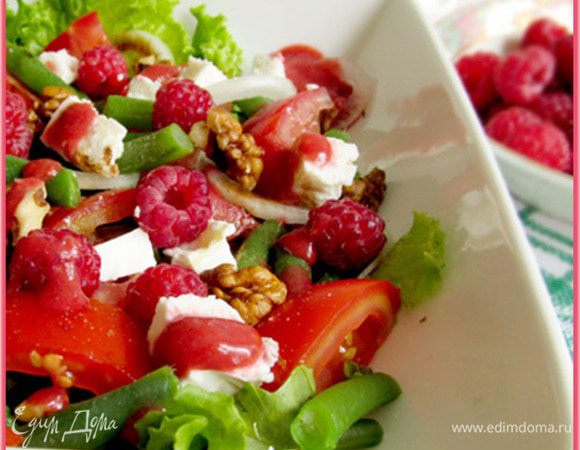 Сбрызнуть салат уксусом и маслом, посолить и поперчить.
          