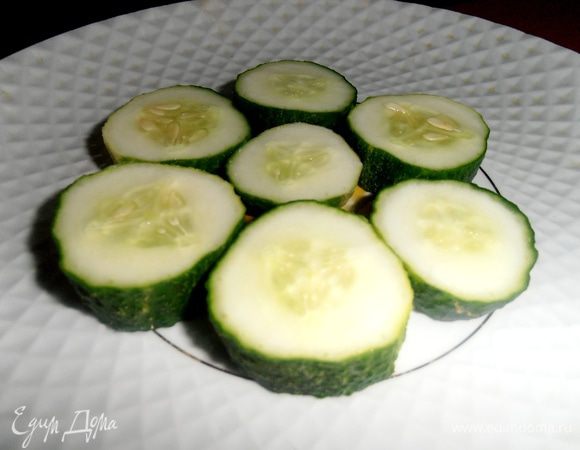 Кружочки располагаем на большом красивом блюде...