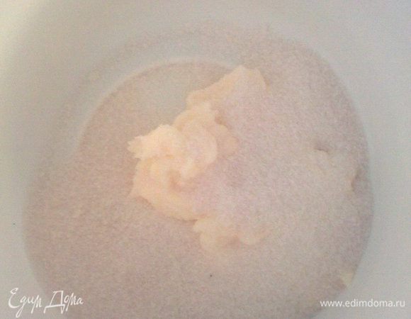Масло с сахаром взбить
