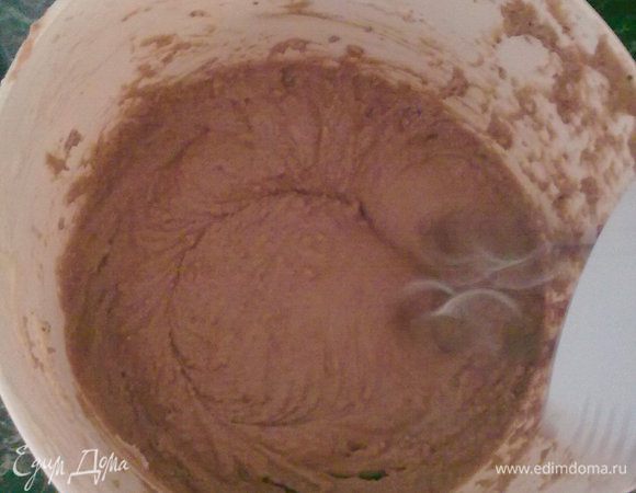 Аккуратно перемешиваем и слегка взбиваем