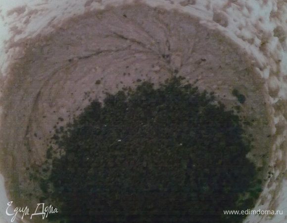 теперь добавляем крошку шоколада,мешаем