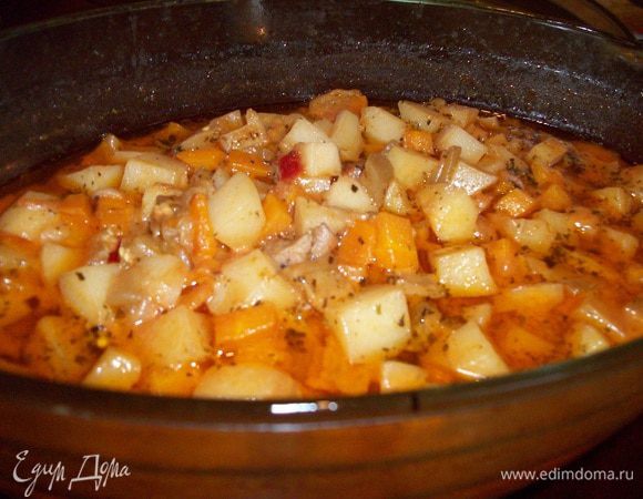 Запекать при температуре 180 градусов 40 минут с закрытой крышкой. У меня стеклянная гусятница. Если форма без крышки накрыть фольгой.