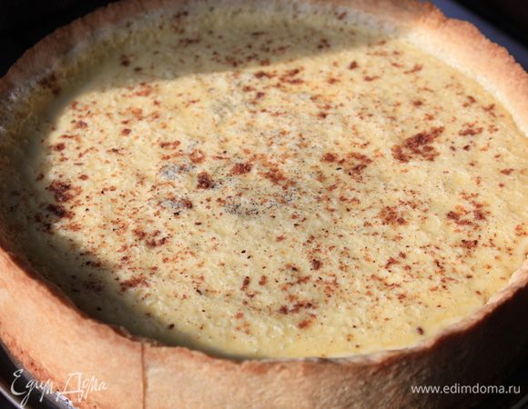 Выпекать до готовности: тарт должен быть слегка колеблющимся в середине, если Вы использовали форму 22 см, это должно произойти примерно через 20-25 мин, можно использовать 6 форм по 10 см, тогда нужно примерно 13-15 мин, в зависимости от особенностей духовки время может меняться. 

Охладить, подавать можно комнатной температуры или охлажденным.

