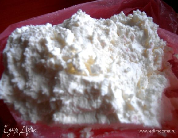 Вынимаем из холодильника брынзу...