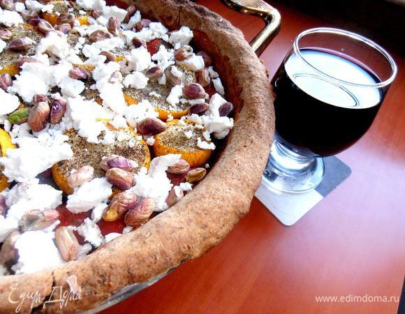 Ради выходного дня можно предложить к горячей"корзинке"бокал прохладного красного вина!