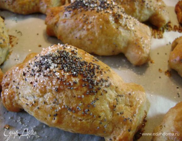 Выпекать около 30 мин. до золотистого цвета.