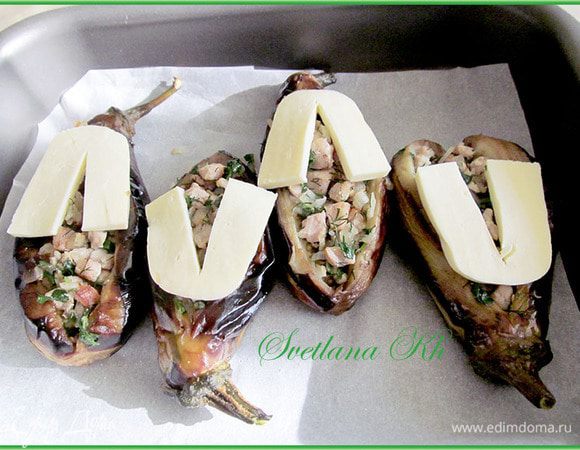 Сверху выложить сыр. У меня сулугуни.