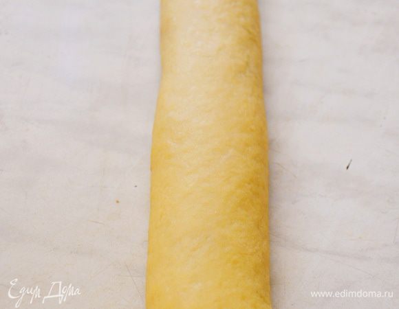 Затем свернуть в рулет.