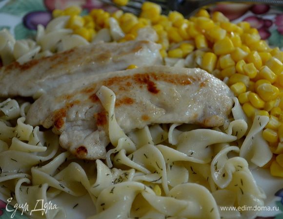 Снимаем с огня и подаем к столу,посолив и поперчив белым перцем.
Подают с дольками лимона, а я подала с лапшой :о)))