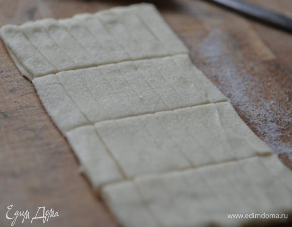 Затем разрезать поперек