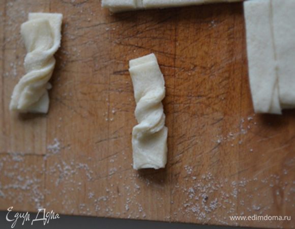 затем  и второй раз.Выпекать в разогретой духовке при 180° 25-30 мин.