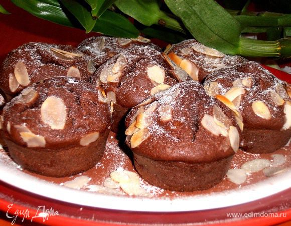 Можно подавать к столу, припорошив наши кексы сахарной пудрой!