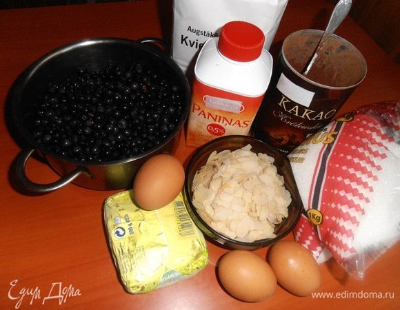 Продукты на два вида кексов.