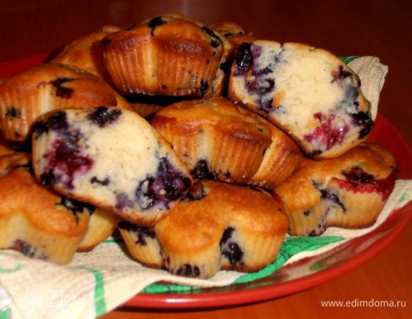 Это тесто опробовано с разными ягодками, на любой вкус, зимой можно и замороженные взять...