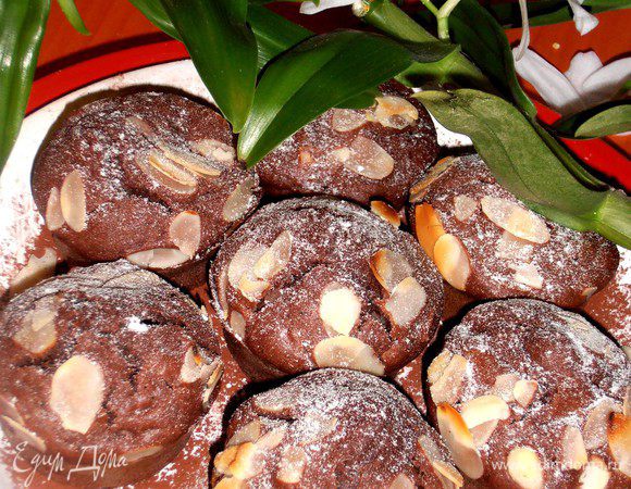 Вторая половина теста ушла на шоколадные кексы (http://www.edimdoma.ru/retsepty/44925-shokoladnye-keksy-s-mindalem)