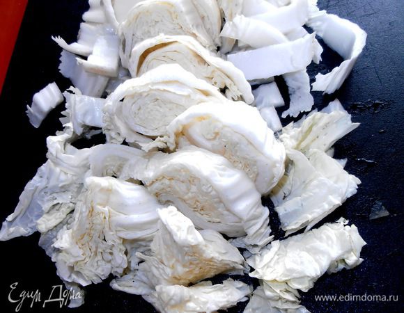 Китайскую капусту порубить...