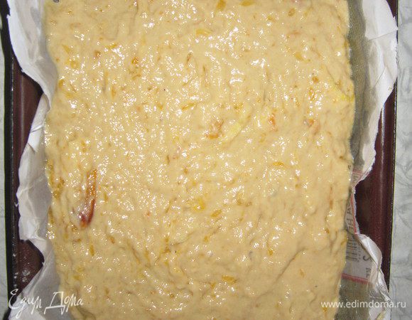 6. Поверх яблок заливаем наше тесто и отправляем в духовку на 30-40 минут при температуре около 200 С.
Приятного аппетита! 