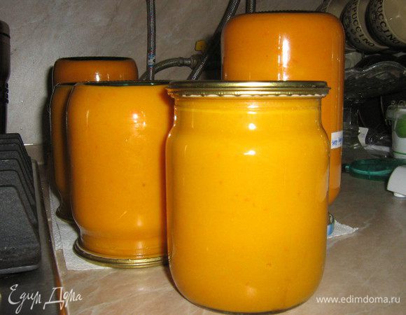 Разложить в сухие стерилизованные банки, закатать. Приятного аппетита!