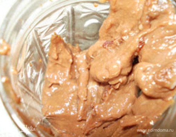 Приготовить крем. Составляющие для крема сварить в кастрюле до загустения и охладить.