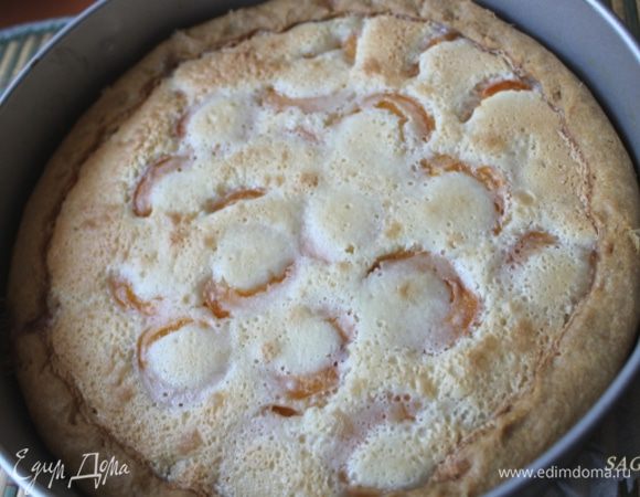 

Выпекать при 180 гр. в предварительно прогретой духовке 50-60 мин. Вот такой должен получиться пирог. В процессе остывания он чуть-чуть осядет.